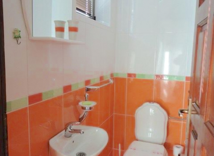 Vila sa apartmanima u Bečićima, Region Budva kupiti kuću, Becici kuća prodaja