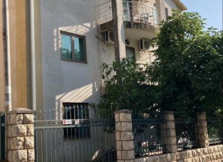 Vila sa apartmanima u Bečićima, Nekretnine Crna Gora, nekretnine u Crnoj Gori, Region Budva prodaja kuća