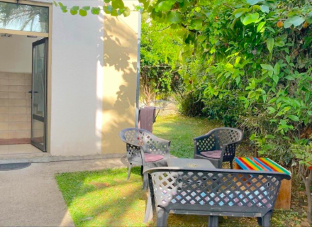 Vila sa apartmanima u Bečićima, prodaja kuća Crna Gora, kupiti vilu u Region Budva, vila blizu mora Becici