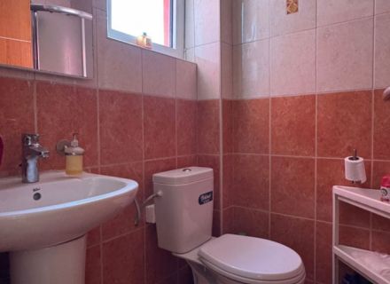 Dwupokojowe mieszkanie w Glavati, apartament z widokiem na morze Na sprzedaż w Czarnogórze, kupić mieszkanie w Becici, dom w Region Budva kup