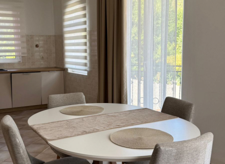 Dwupokojowe mieszkanie w Glavati, apartament z widokiem na morze Na sprzedaż w Czarnogórze, kupić mieszkanie w Becici, dom w Region Budva kup