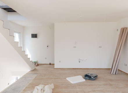 Moderne Maisonette-Wohnung in Đenovići zu verkaufen – in der Nähe von Portonovi, Verkauf Wohnung in Baosici, Haus in Montenegro kaufen