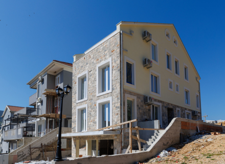 Moderne Maisonette-Wohnung in Đenovići zu verkaufen – in der Nähe von Portonovi, Wohnungen in Montenegro kaufen, Wohnungen zur Miete in Baosici kaufen