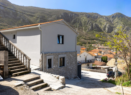 Erstaunliches Haus mit Meerblick in Kotor, Villa in Kotor-Bay kaufen, Villa in der Nähe des Meeres Dobrota