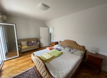 Herceg Novi'nin ilk satırında büyük daire, Karadağ'da garantili kira geliri olan yatırım, Baosici da Satılık Konut, Baosici da satılık yatırımlık ev