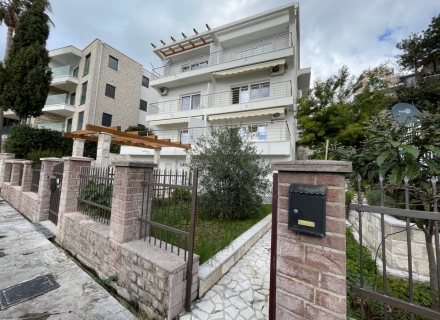 Herceg Novi'nin ilk satırında büyük daire, Karadağ'da satılık yatırım amaçlı daireler, Karadağ'da satılık yatırımlık ev, Montenegro'da satılık yatırımlık ev