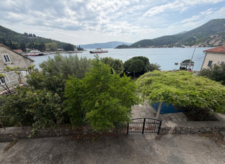 Kamena vila na obali mora na prodaju u Lepetanima, Tivat, prodaja kuća Crna Gora, kupiti vilu u Region Tivat, vila blizu mora Bigova