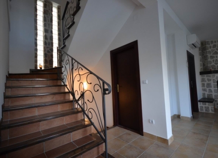 Luxurios Villa am Strand in Kotor Bay, Haus mit Meerblick zum Verkauf in Montenegro, Haus in Montenegro kaufen