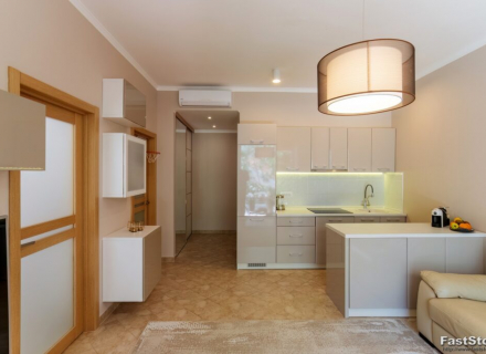 Zwei-Zimmer-Wohnung mit schönem Garten in Orahovac, Verkauf Wohnung in Dobrota, Haus in Montenegro kaufen
