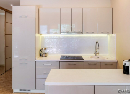 Zwei-Zimmer-Wohnung mit schönem Garten in Orahovac, Wohnung mit Meerblick zum Verkauf in Montenegro, Wohnung in Dobrota kaufen, Haus in Kotor-Bay kaufen