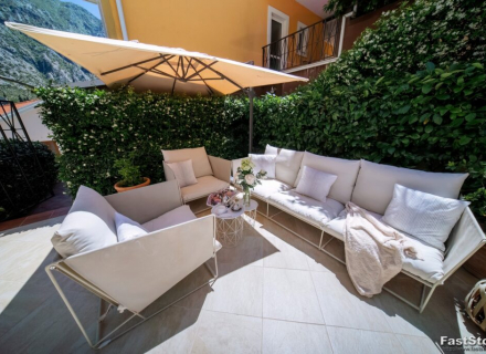 Zwei-Zimmer-Wohnung mit schönem Garten in Orahovac, Wohnungen in Montenegro, Wohnungen mit hohem Mietpotential in Montenegro kaufen