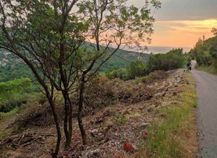 Urbanizovan plac sa pogledom na more u Glavatićima, Nekretnine u Crnoj Gori, nekretnine Crna Gora, kupiti zemljište u Crnoj Gori