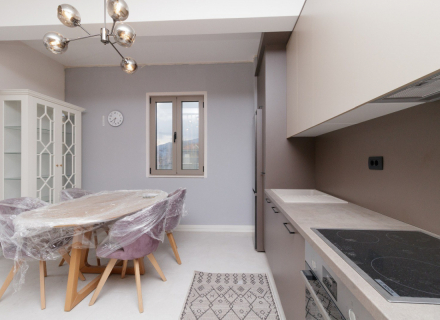 Luxuriöses Apartment mit zwei Schlafzimmern und Garage im Zentrum von Tivat, Wohnungen in Montenegro kaufen, Wohnungen zur Miete in Bigova kaufen