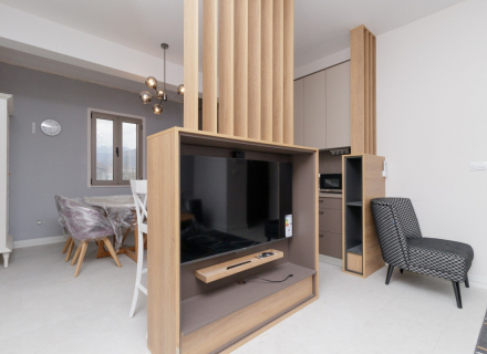 Luxuriöses Apartment mit zwei Schlafzimmern und Garage im Zentrum von Tivat, Wohnung mit Meerblick zum Verkauf in Montenegro, Wohnung in Bigova kaufen, Haus in Region Tivat kaufen