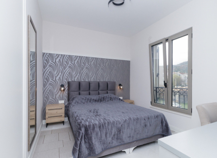 Luxuriöses Apartment mit zwei Schlafzimmern und Garage im Zentrum von Tivat, Wohnungen in Montenegro, Wohnungen mit hohem Mietpotential in Montenegro kaufen