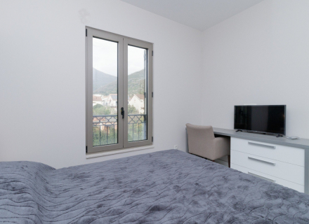 Luxuriöses Apartment mit zwei Schlafzimmern und Garage im Zentrum von Tivat, Wohnungen in Montenegro kaufen, Wohnungen zur Miete in Bigova kaufen