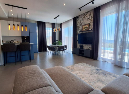 Karadağ'da satılık

Deniz ve tapınağın muhteşem manzarasına sahip 260 m2 yaşam alanına sahip yeni villa, 583 m2'lik güzel bir peyzajlı arsaya sahiptir, villanın brüt alanı 320 metredir, sessiz ve rahat bir yerde yer almaktadır.