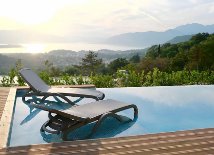 Tivat'ta 1 aile için yeni Beautiful Projectorta iki katlı villa, Karadağ da satılık havuzlu villa, Karadağ da satılık deniz manzaralı villa, Bigova satılık müstakil ev