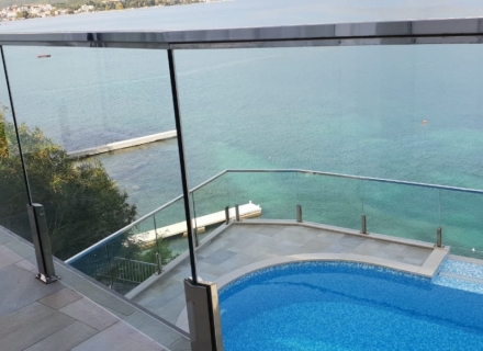 Herceg Novi, Njivice'de plajı ve havuzlu lüks villa, Herceg Novi satılık müstakil ev, Herceg Novi satılık villa