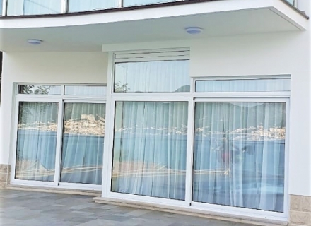 Herceg Novi, Njivice'de plajı ve havuzlu lüks villa, Karadağ satılık ev, Karadağ satılık müstakil ev, Karadağ Ev Fiyatları