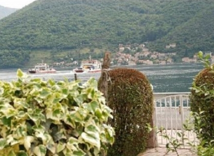 Haus mit großem Grundstück in Kamenari, 20 m vom Meer entfernt, Herceg Novi Hausverkauf, Baosici Haus kaufen, Haus in Montenegro kaufen