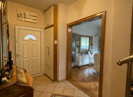 Duplex-Luxuswohnung mit drei Schlafzimmern in Herceg Novi, Wohnungen in Montenegro, Wohnungen mit hohem Mietpotential in Montenegro kaufen