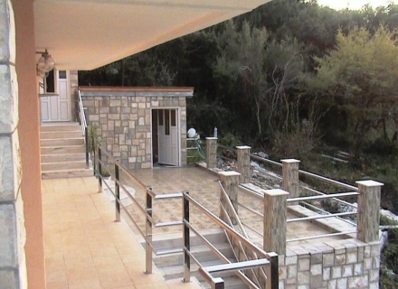 Geräumiges Haus mit Pool in Bar, Montenegro Immobilien, Immobilien in Montenegro