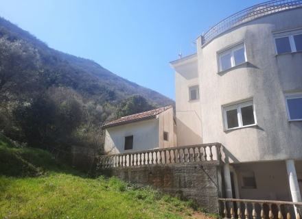 Prostrana kuća sa pogledom na more u Stolivu, Nekretnine Crna Gora, nekretnine u Crnoj Gori, Kotor-Bay prodaja kuća