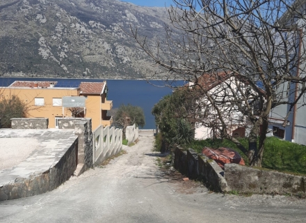 Prostrana kuća sa pogledom na more u Stolivu, kuća blizu mora Crna Gora, kuća Crna Gora prodaja, kuća Crna Gora