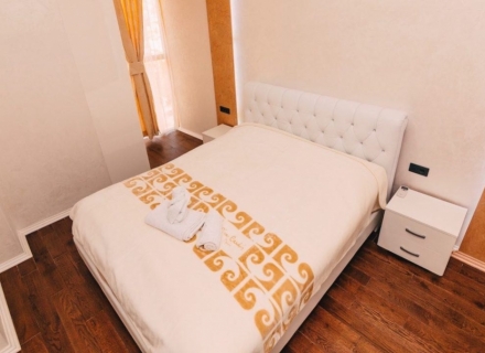 Apartment mit zwei Schlafzimmern in Budva, nur 100 m vom Meer entfernt., Verkauf Wohnung in Becici, Haus in Montenegro kaufen