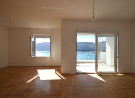 Herceg Novi'de lüks daire, Karadağ da satılık ev, Montenegro da satılık ev, Karadağ da satılık emlak