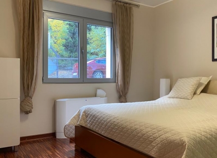 Apartment mit zwei Schlafzimmern und Meerblick in Stoliv, Wohnung mit Meerblick zum Verkauf in Montenegro, Wohnung in Dobrota kaufen, Haus in Kotor-Bay kaufen