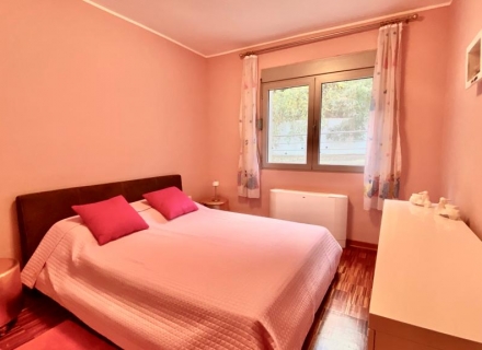 Apartment mit zwei Schlafzimmern und Meerblick in Stoliv, Wohnungen in Montenegro, Wohnungen mit hohem Mietpotential in Montenegro kaufen