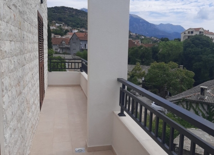 Apartment mit drei Schlafzimmern im Zentrum von Tivat, Montenegro Immobilien, Immobilien in Montenegro, Wohnungen in Region Tivat
