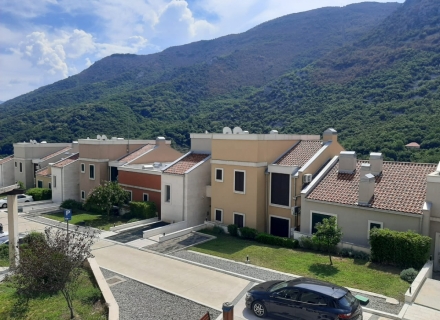 Apartment mit zwei Schlafzimmern in einem Komplex mit Pool am Strand, Wohnungen in Montenegro, Wohnungen mit hohem Mietpotential in Montenegro kaufen