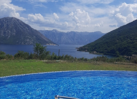 Sahilde bir havuzlu bir komplekste iki yatak odalı daire, Karadağ da satılık ev, Montenegro da satılık ev, Karadağ da satılık emlak