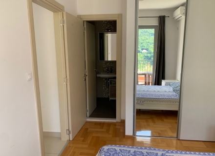 Prostran stan sa dvije spavaće sobe u kompleksu sa bazenom, Nekretnine u Crnoj Gori, prodaja nekretnina u Crnoj Gori, stanovi u Kotor-Bay