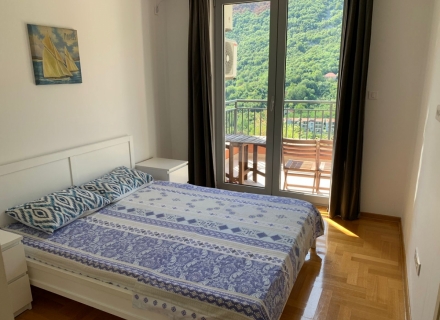 Prostran stan sa dvije spavaće sobe u kompleksu sa bazenom, prodaja stana u Dobrota, kupovina kuće u Crnoj Gori, kupovina stana na moru u Crnoj Gori