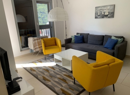 Geräumige Wohnung mit zwei Schlafzimmern in einem Komplex mit Swimmingpool, Wohnungen in Montenegro, Wohnungen mit hohem Mietpotential in Montenegro kaufen