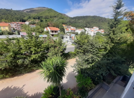 Trosoban stan u Bielu, Nekretnine u Crnoj Gori, prodaja nekretnina u Crnoj Gori, stanovi u Herceg Novi