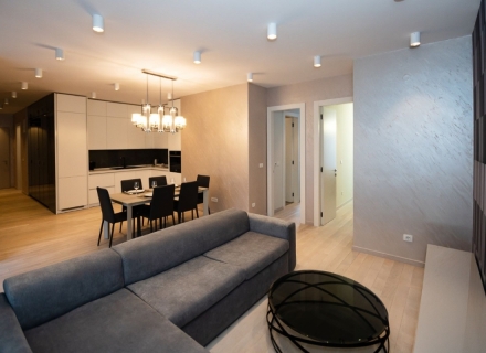 Zu verkaufen Luxuswohnung in Budva, Frontlinie

Fläche der Wohnung 89m2 + 30m2 Grünfläche.