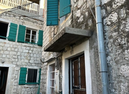 Dobrota'da ilk sırada rahat taş ev, Karadağ satılık ev, Karadağ satılık müstakil ev, Karadağ Ev Fiyatları