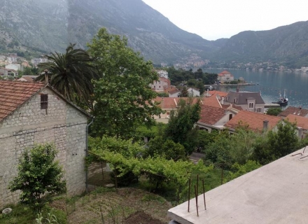 Kamena kuca na prodaju, prodaja kuća Crna Gora, kupiti vilu u Kotor-Bay, vila blizu mora Dobrota