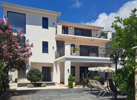 Schöne Villa in Lastva, Hotelresidenzen zum Verkauf in Montenegro, Hotelwohnungen zum Verkauf in Region Budva