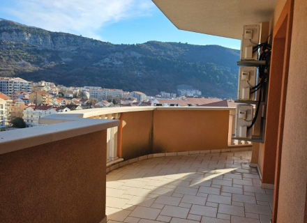 Trosoban stan u Budvi sa pogledom na more., Nekretnine u Crnoj Gori, prodaja nekretnina u Crnoj Gori, stanovi u Region Budva