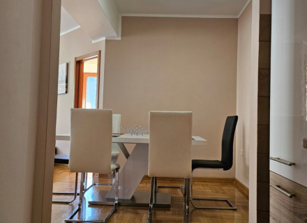 Apartment mit drei Schlafzimmern in Budva mit Meerblick., Wohnung mit Meerblick zum Verkauf in Montenegro, Wohnung in Becici kaufen, Haus in Region Budva kaufen