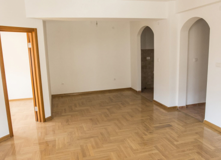 Budva'da Üç Yatak Odalı Daire, Karadağ da satılık ev, Montenegro da satılık ev, Karadağ da satılık emlak
