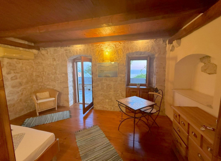Szeregowiec w Reževićach z panoramicznym widokiem na morze, Rezevici dom kupić, kupić dom w Czarnogórze, Dom z widokiem na morze Na sprzedaż w Czarnogórze
