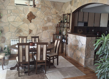 Haus mit Meerblick in ruhiger Lage in Ratiševina, Herceg Novi, Montenegro Immobilien, Immobilien in Montenegro