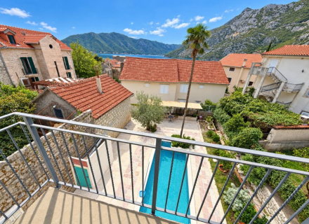 Restaurierte Steinvilla mit privatem Pool in Risan, Kotor, Haus mit Meerblick zum Verkauf in Montenegro, Haus in Montenegro kaufen